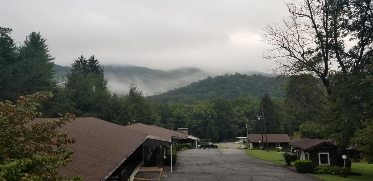Tanglewood Motel And Log Cabins Maggie Valley Exterior photo